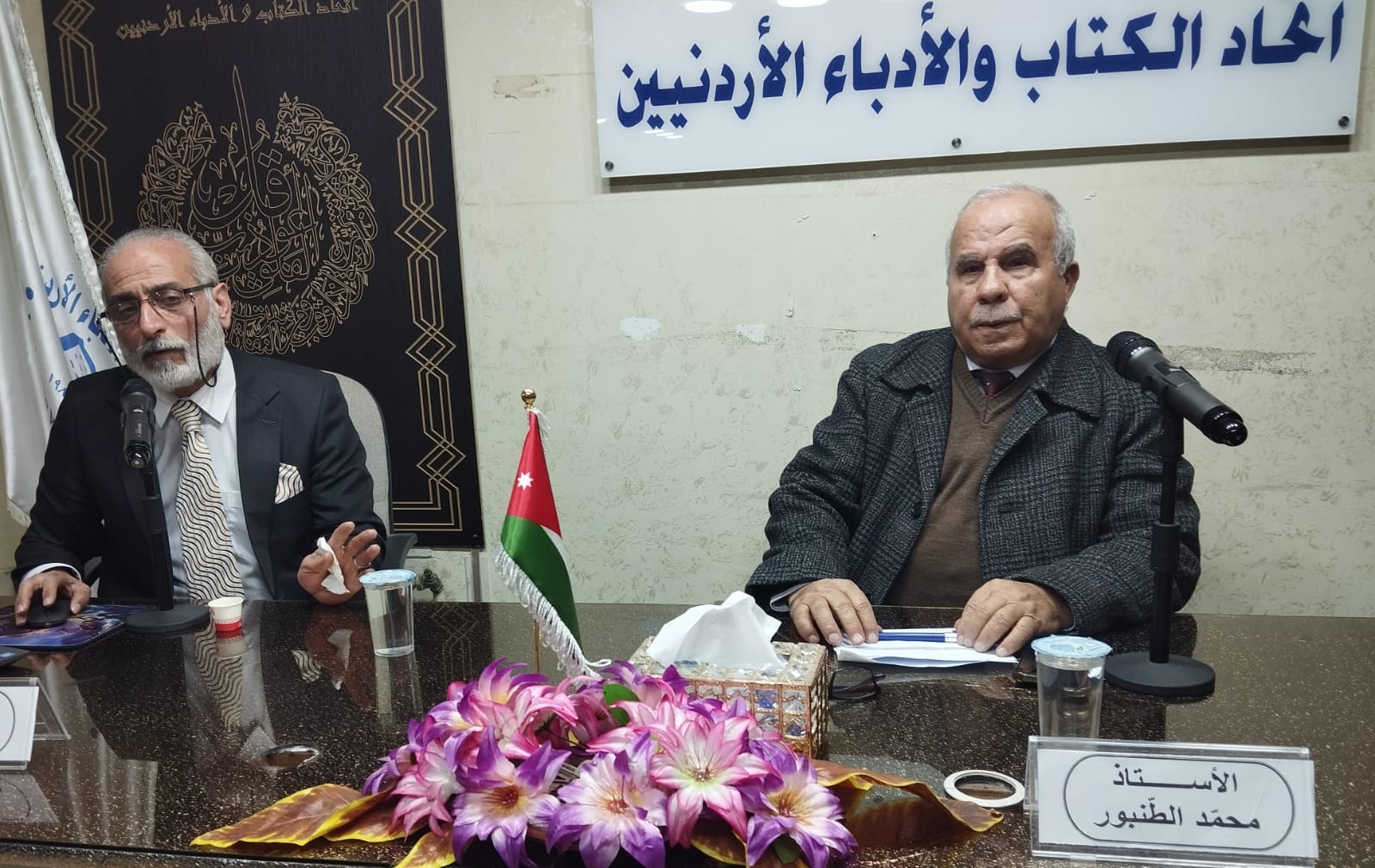 سمور يحاضر عن السلالات الميكروبية في الحرب  والسلم في اتحاد الكتاب