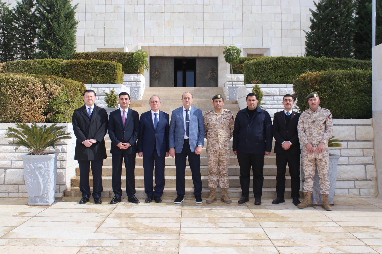 وزير الرياضة والشباب السوري يزور صرح الشهيد في عمّان