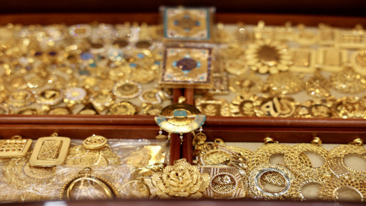 97.70 دينارا سعر غرام الذهب عيار 21 في السوق المحلية الخميس