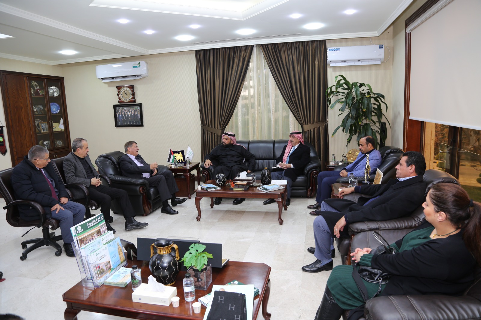 التعليم النيابية تزور جامعة الزيتونة وتبحث معيقات التعليم العالي