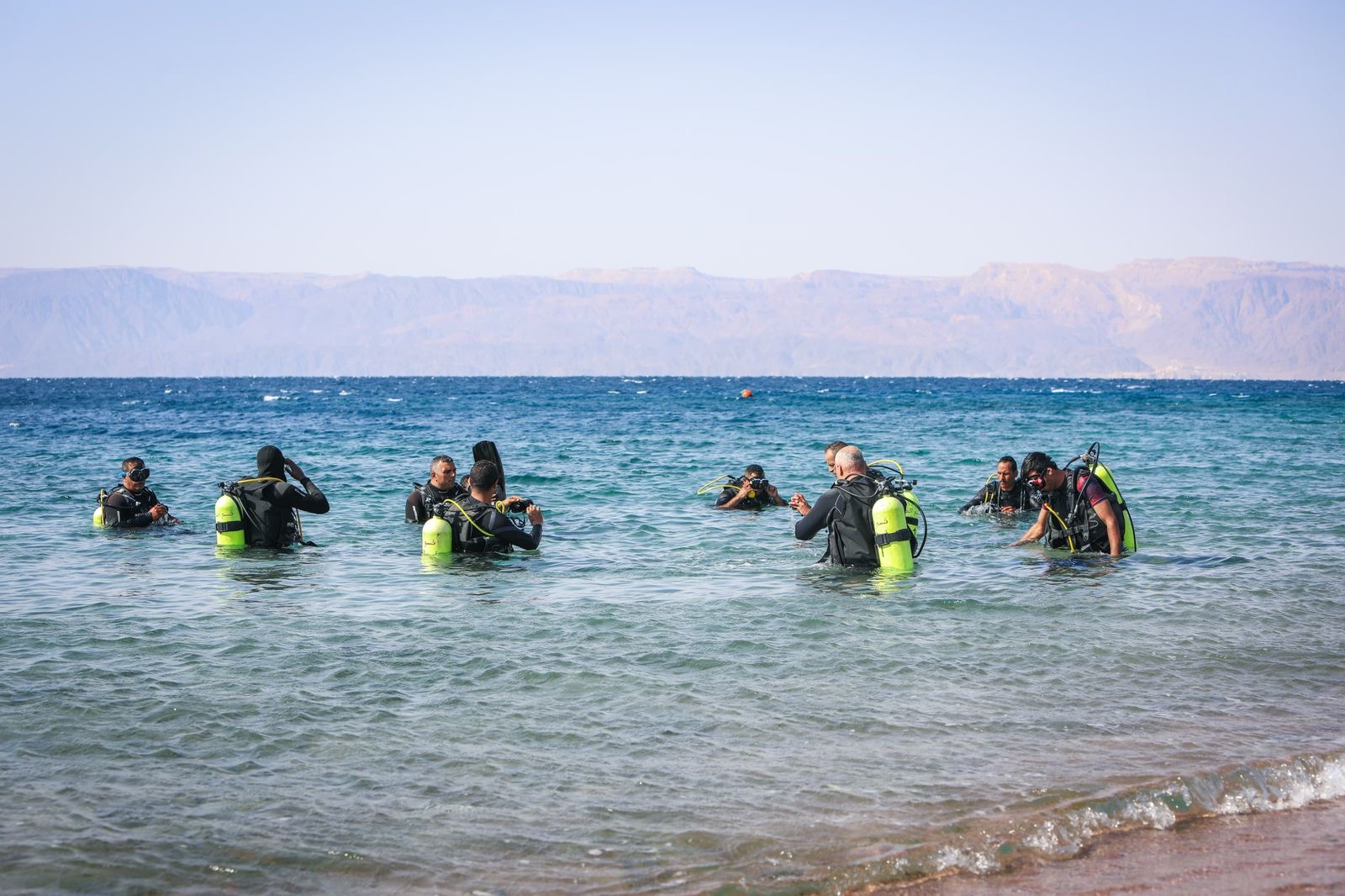 مديرية الأمن العام تنفذ حملة بيئية لتنظيف جوف البحر في العقبة