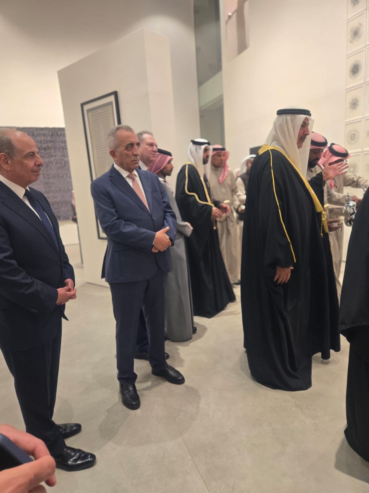 الرواشدة يحضر في المنامة افتتاح معرض الفنان راشد بن خليفة