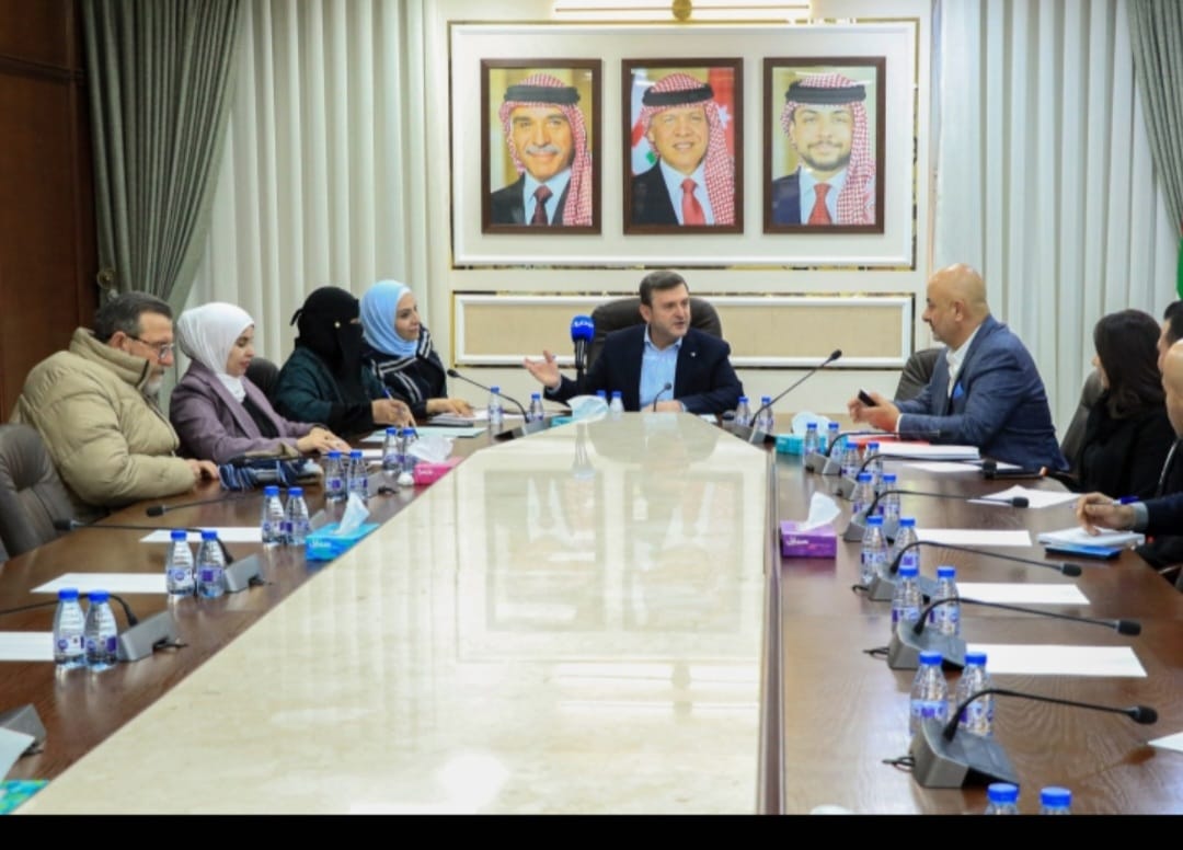 السياحة النيابية تلتقي شركة «تكرم» لخدمات المطار