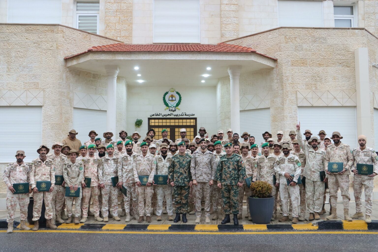 تخريج عدد من الدورات في مدرسة تدريب الحرس الملكي الخاص