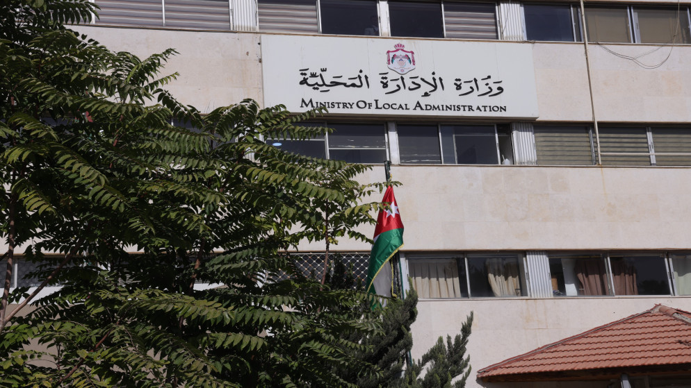 عاجل وزير الإدارة المحلية يشرح القرار الحكومي الخاص بأراضي المخيمات