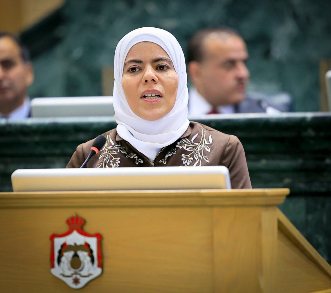 أبو غوش تفتح ملف الناقل الوطني بـ 10 أسئلة للحكومة حول الغلق المالي وكلفة إنتاج المياه