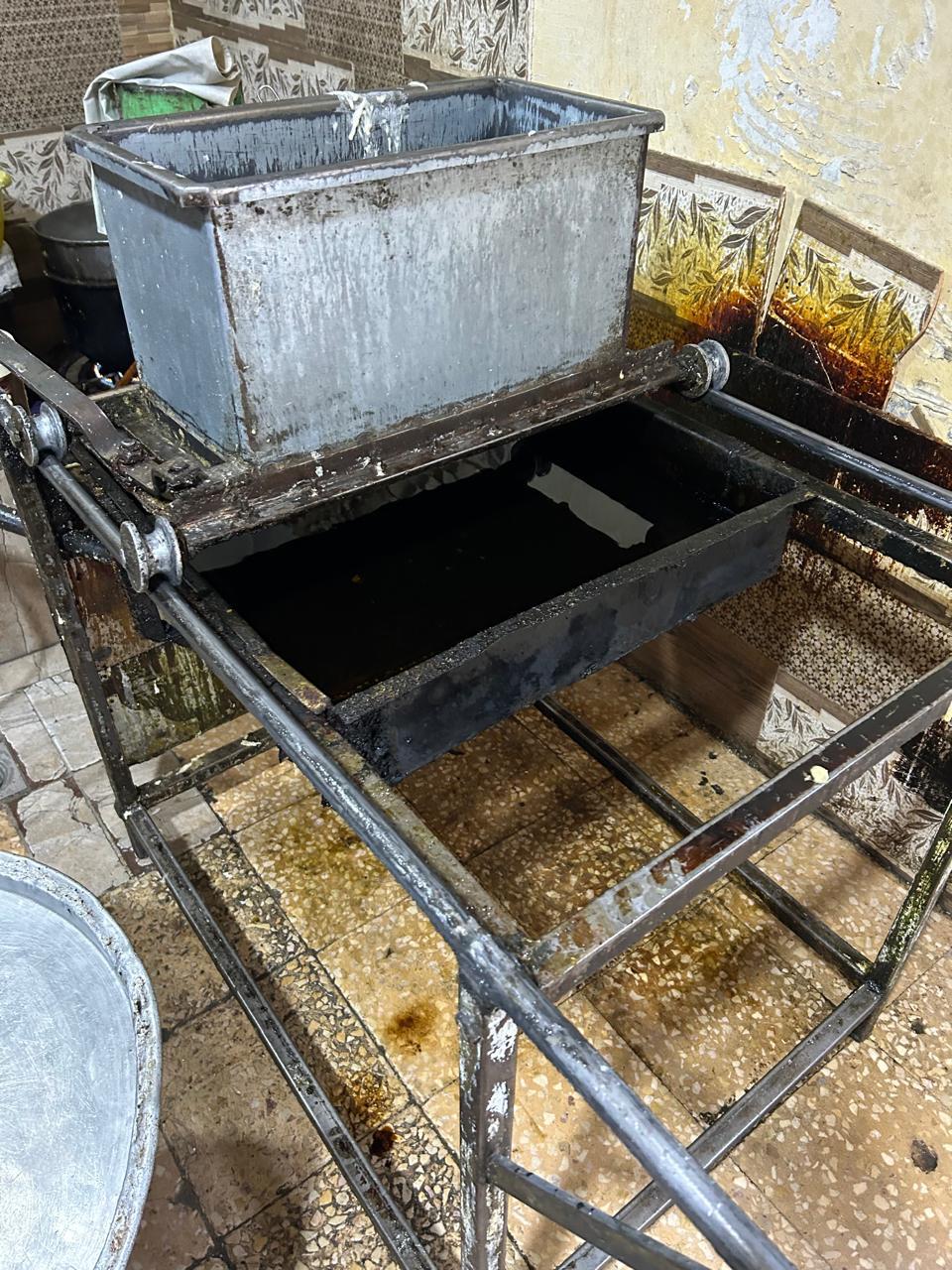 عاجل  الغذاء والدواء تغلق مشغل حلويات مخالف(صور)