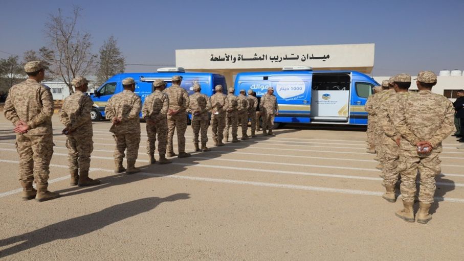 بدء فتح حسابات وتوزيع بطاقات الصراف الآلي للمكلفين بخدمة العلم