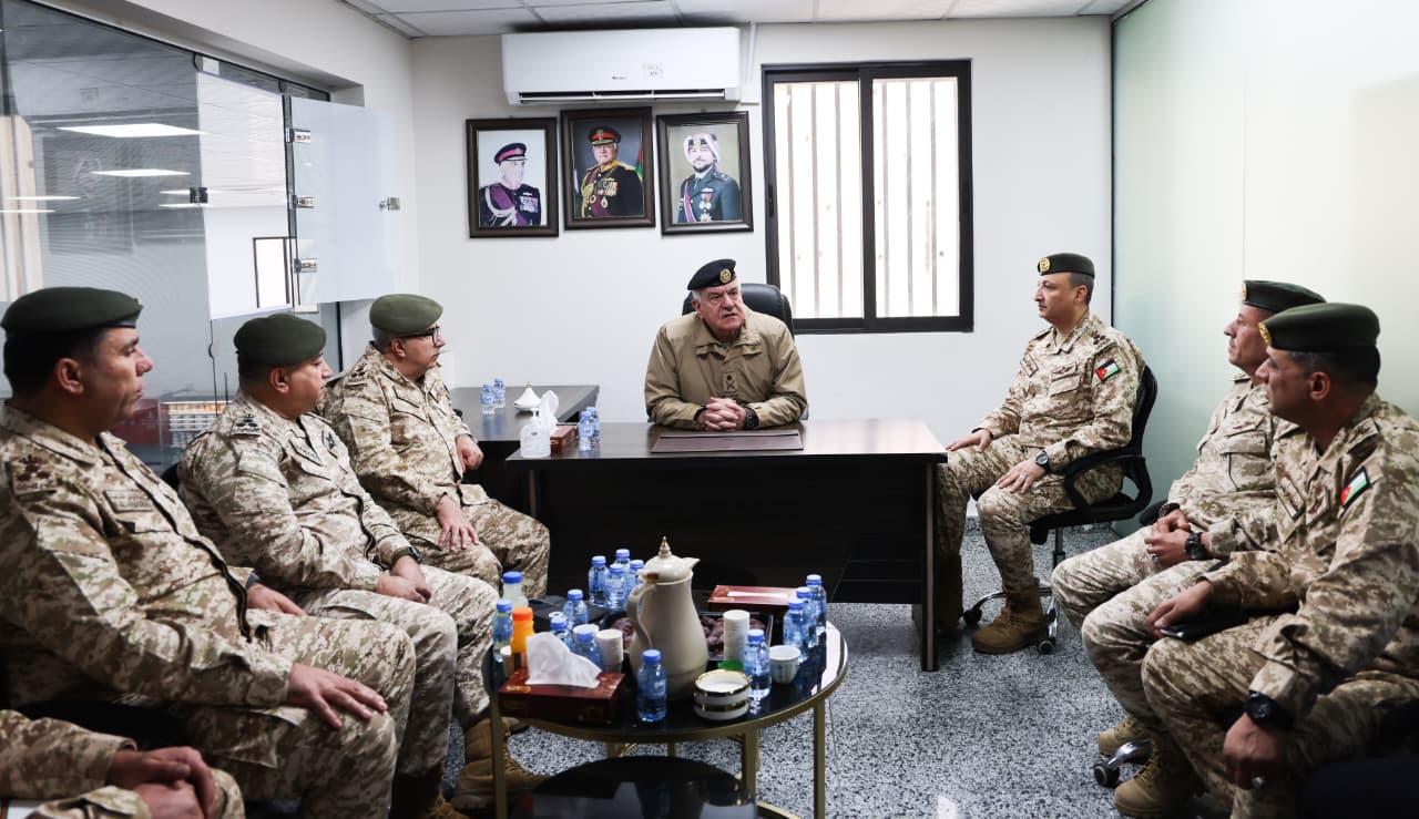 رئيس هيئة الأركان المشتركة يفتتح سوق العيص التجاري في محافظة الطفيلة