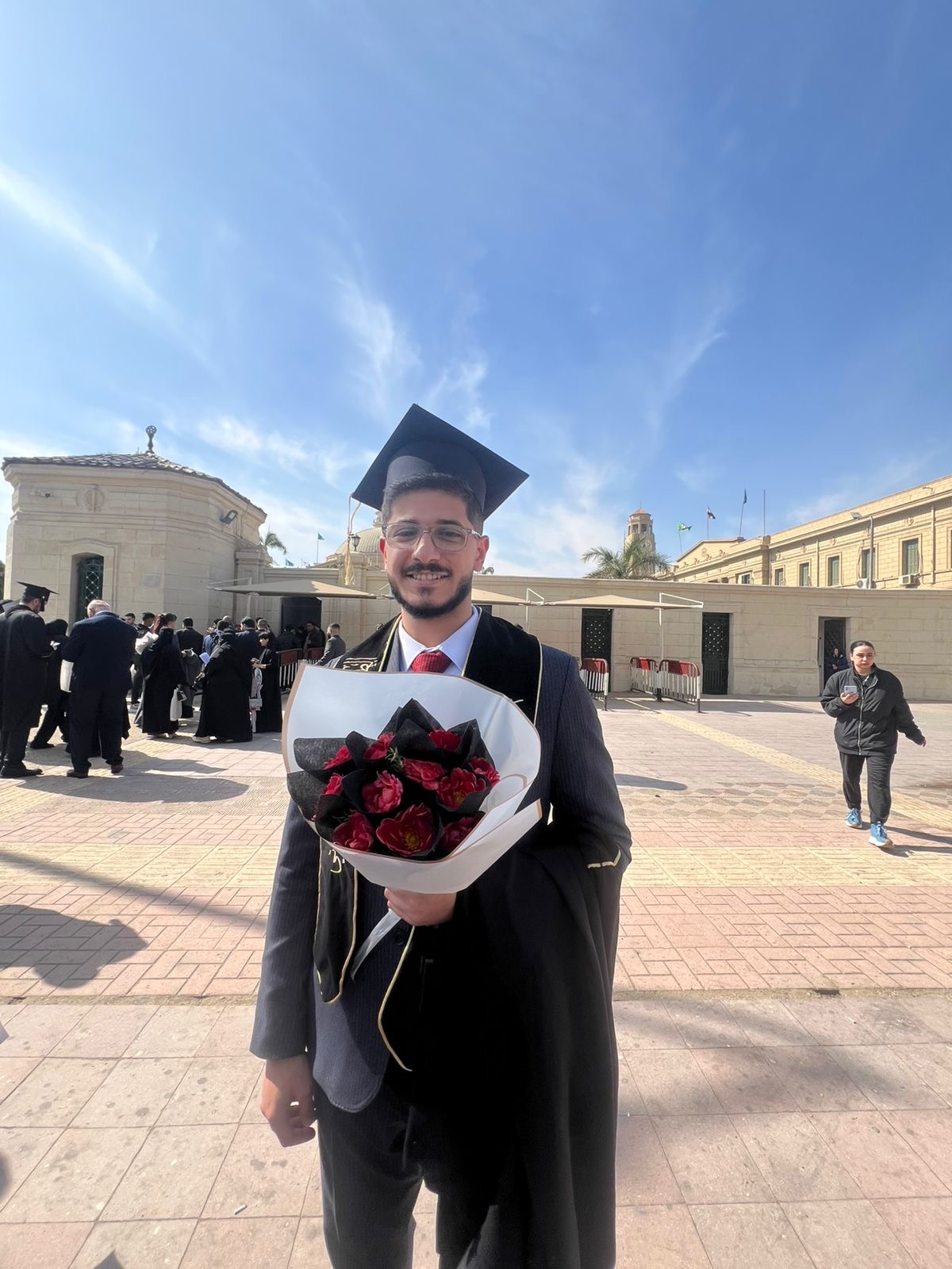 أسرة القريوتي والنواب والاصدقاء وشيوخ ووجهاء اهالي  الزرقاء  تحتفي  بتخرج الطبيب موسى بامتياز في الطب والجراحة من جامعة القاهرة