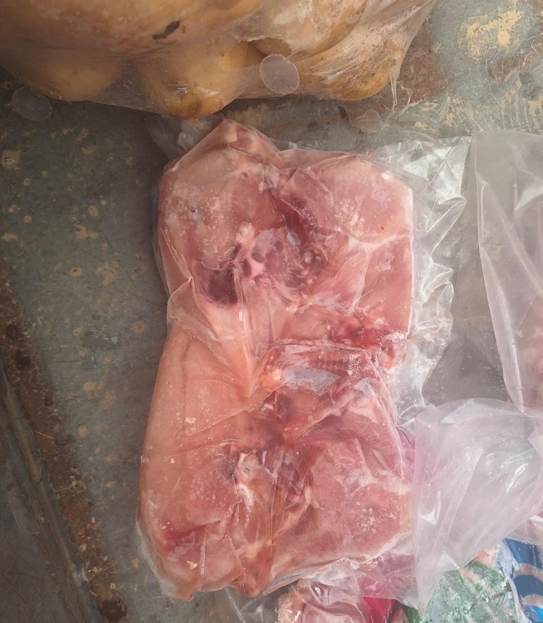 عاجل  الغذاء والدواء: إتلاف 240 كغم من الدجاج المجمد مجهول المصدر ضبط في مركبة (صور)