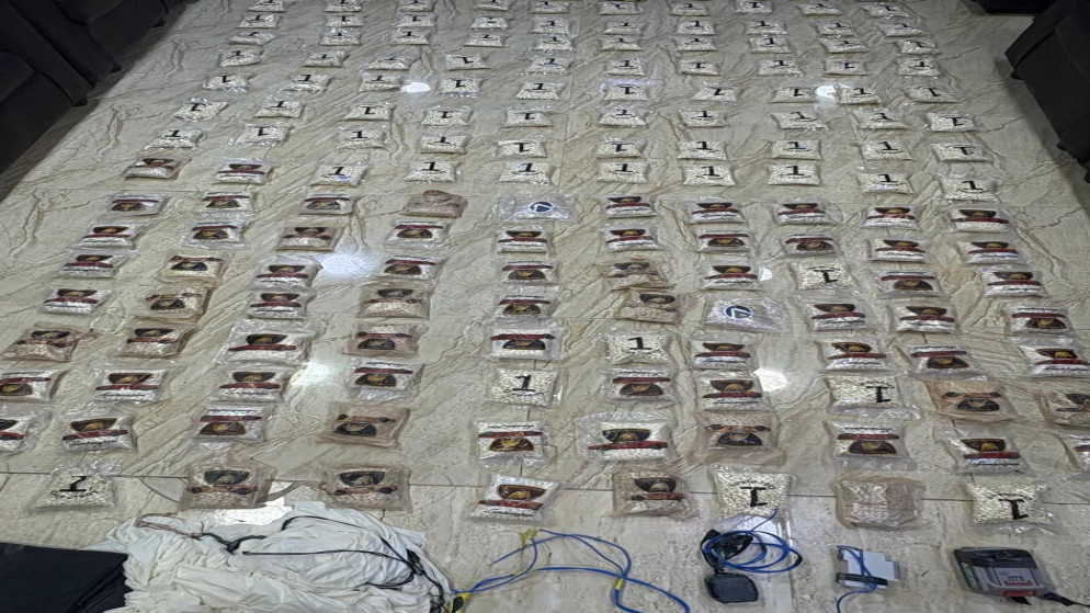 عاجل الجيش يحبط 10 محاولات تهريب كميات كبيرة من المواد المخدّرة بوساطة بالونات