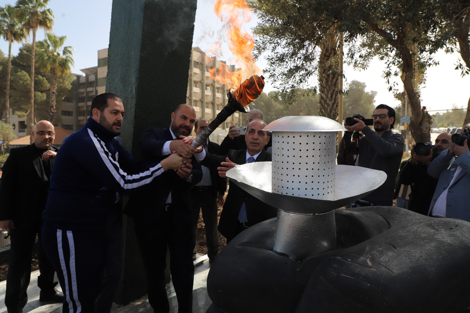 إيقاد شعلة اليرموك احتفاءً باليوبيل الذهبي ومرور 50 عاما من العطاء الوطني والأكاديمي صور