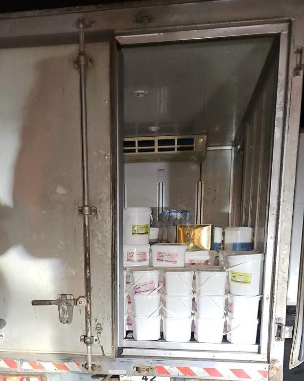 عاجل الغذاء والدواء تضبط (1390) كغم من الألبان والأجبان مجهولة المصدر تحمل علامة تجارية وهمية