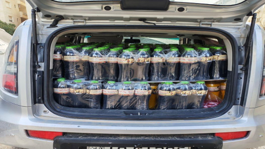 الغذاء والدواء: إتلاف 450 لترًا من العصائر الرمضانية ضُبطت داخل مركبة