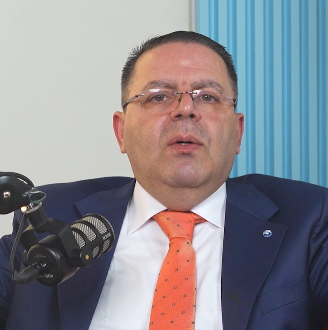 د. أحمد زياد أبو غنيمة يكتب: بين سياسة  الإلهاء  وقنابل الكلمات المسيلة للوعود!!