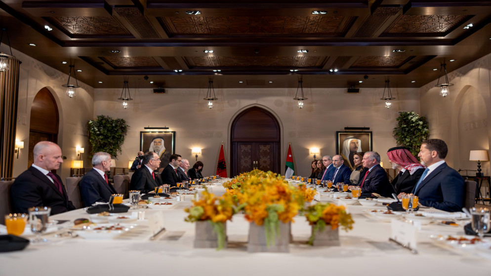 الملك يعقد مباحثات مع الرئيس الألباني في قصر الحسينية