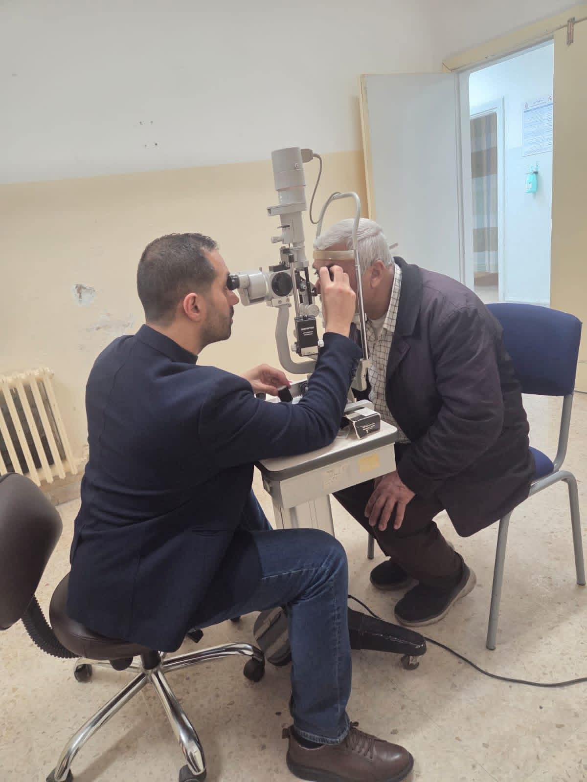 إجراء عمليات نوعية لزراعة صمامات مصغّرة لخفض ضغط العين لأول مرة في وزارة الصحة