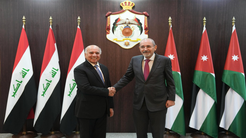 وزير الخارجية يبحث هاتفيا مع نظيره العراقي تطورات الأوضاع في المنطقة