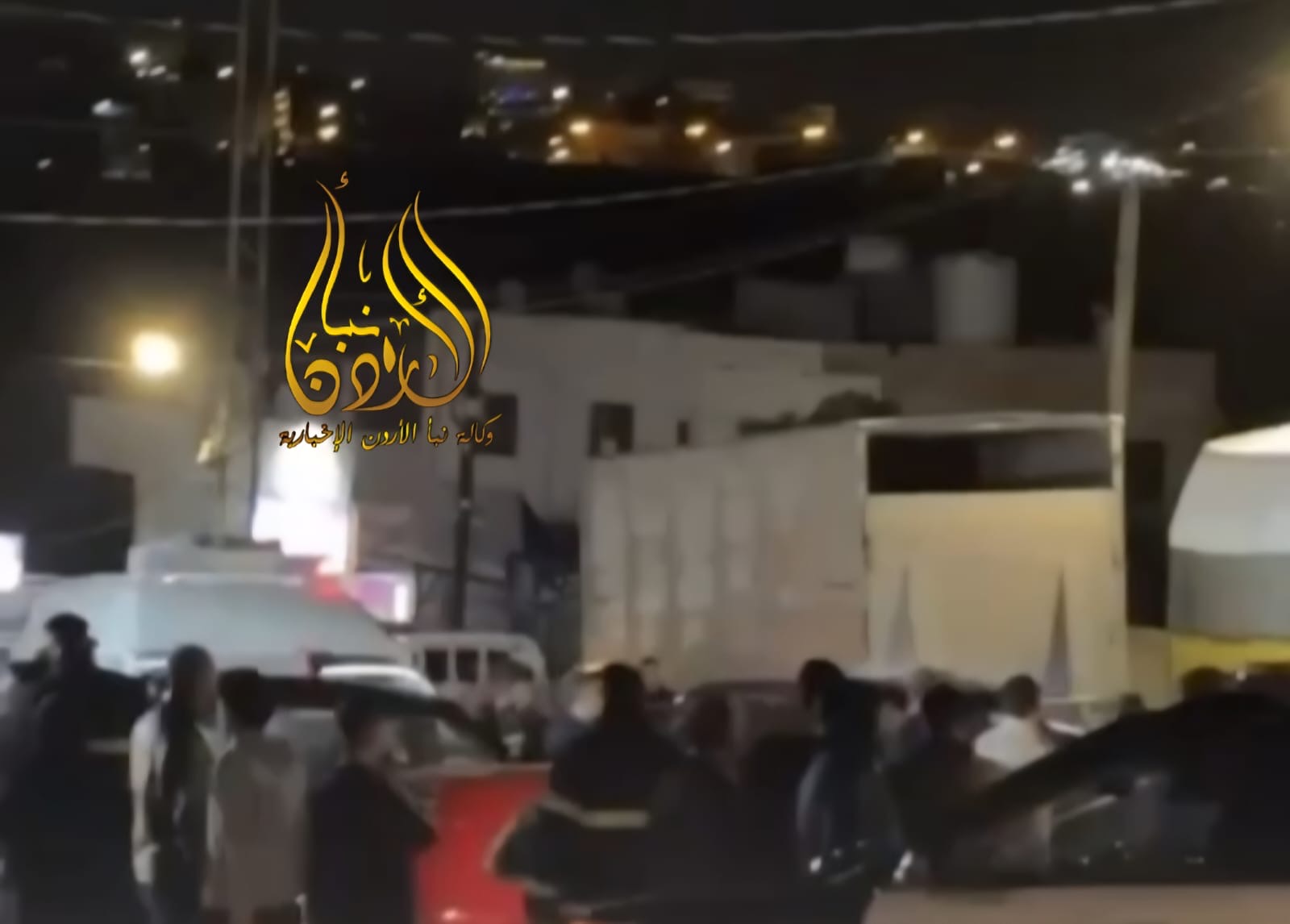 دهس شخص وتكسير مركبات في مشاجرة بخريبة السوق (فيديو)