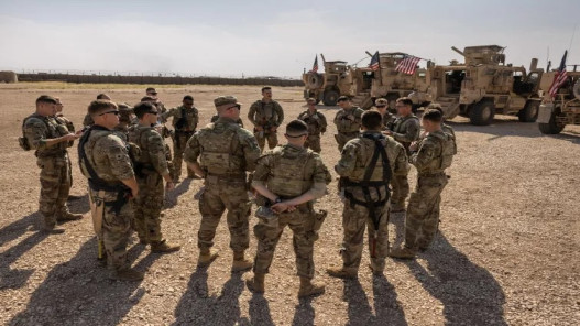 القوات الأميركية تبدأ بالانسحاب من قاعدة رئيسية في شمال شرق سوريا
