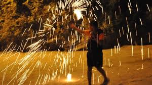 عاجل  الأمن يحذر من مخاطر إشعال “السلكة” ويدعو لحماية الأطفال من الألعاب الخطرة