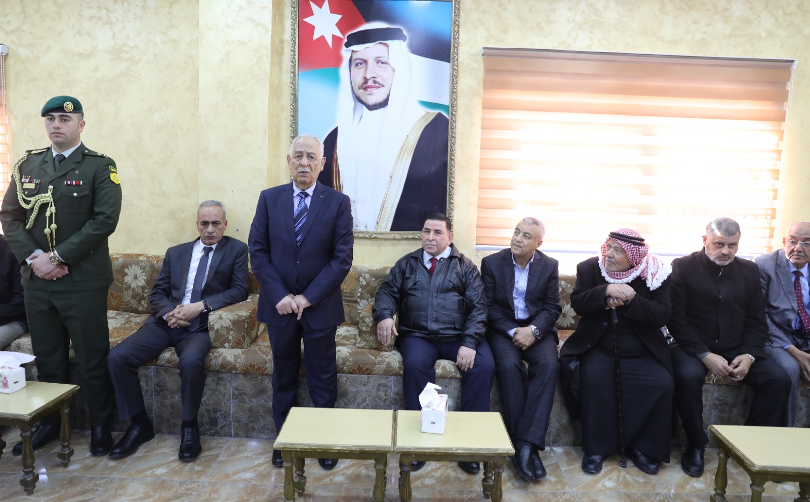 مندوبا عن الملك وولي العهد..العيسوي يعزي عشيرة الطعاني والسفير الفلسطيني