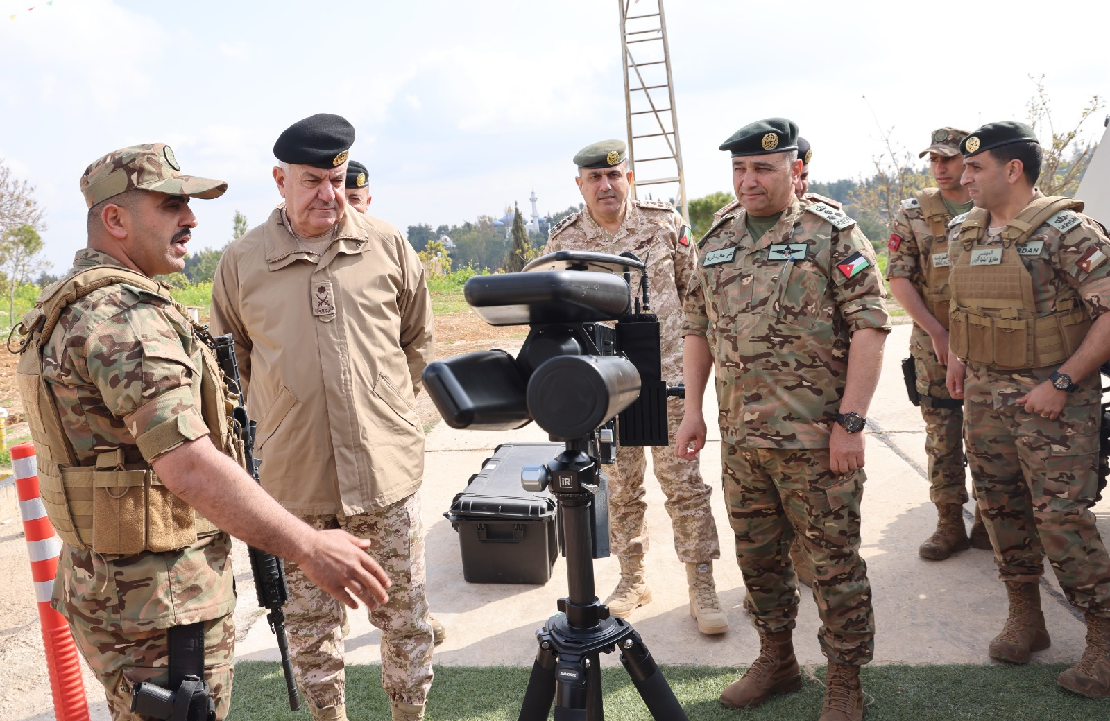 رئيس هيئة الأركان يزور قيادة لواء الملك حسين بن علي