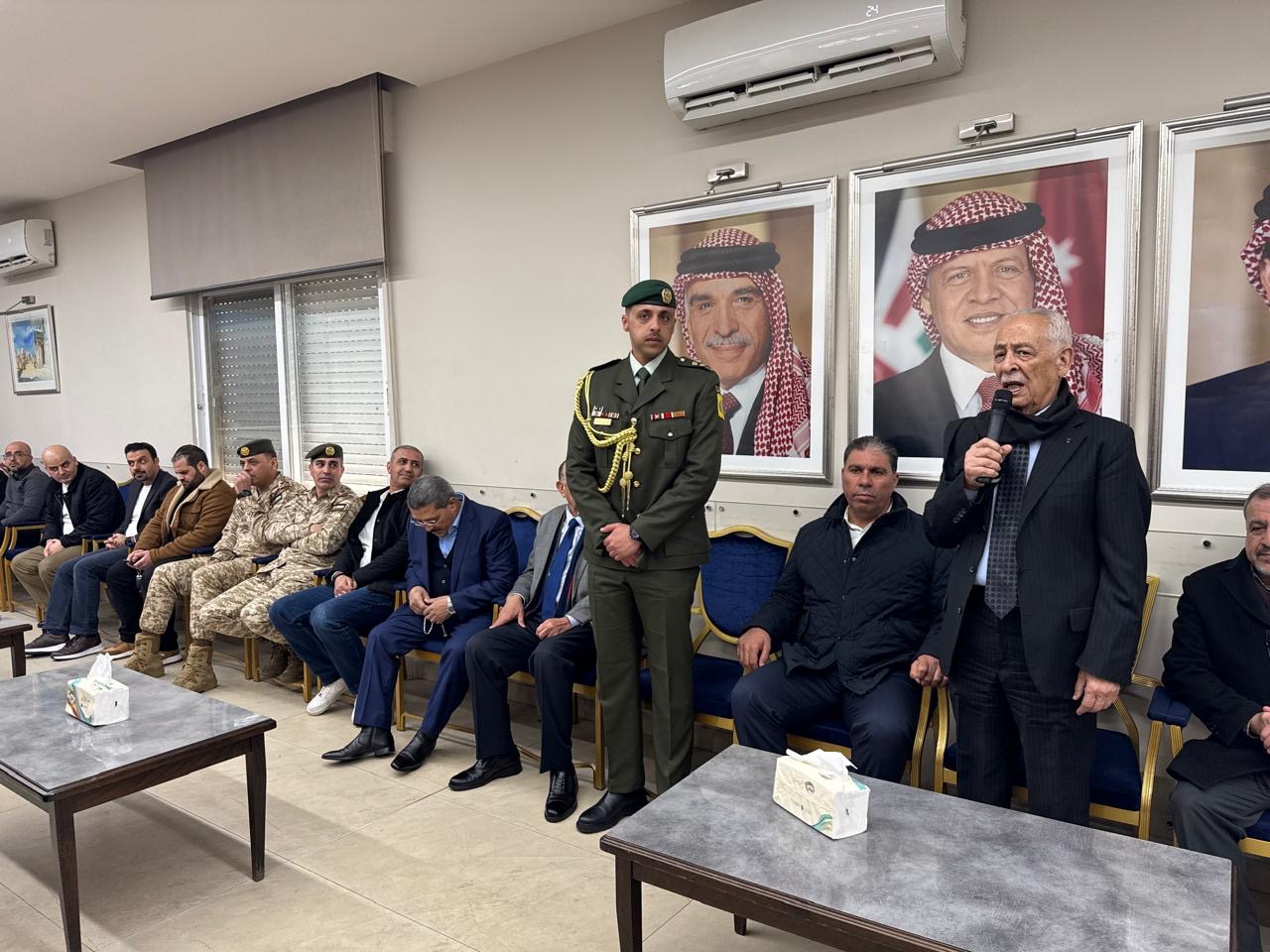 مندوبا عن الملك وولي العهد.. العيسوي يعزي عشيرتي الزيود والكساسبة