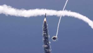 عاجل  الدفاع القطرية تتصدى لـ 4 صواريخ باليستية