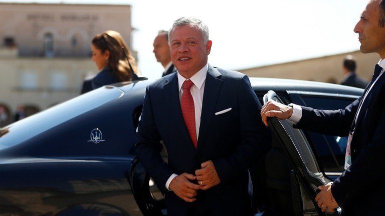 عاجل  الملك يغادر أرض الوطن متوجها إلى دولة الإمارات