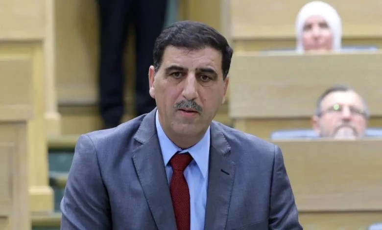 النائب القبلان: وزیر غير مبالي ولازم يروح ! .. ما القصة؟