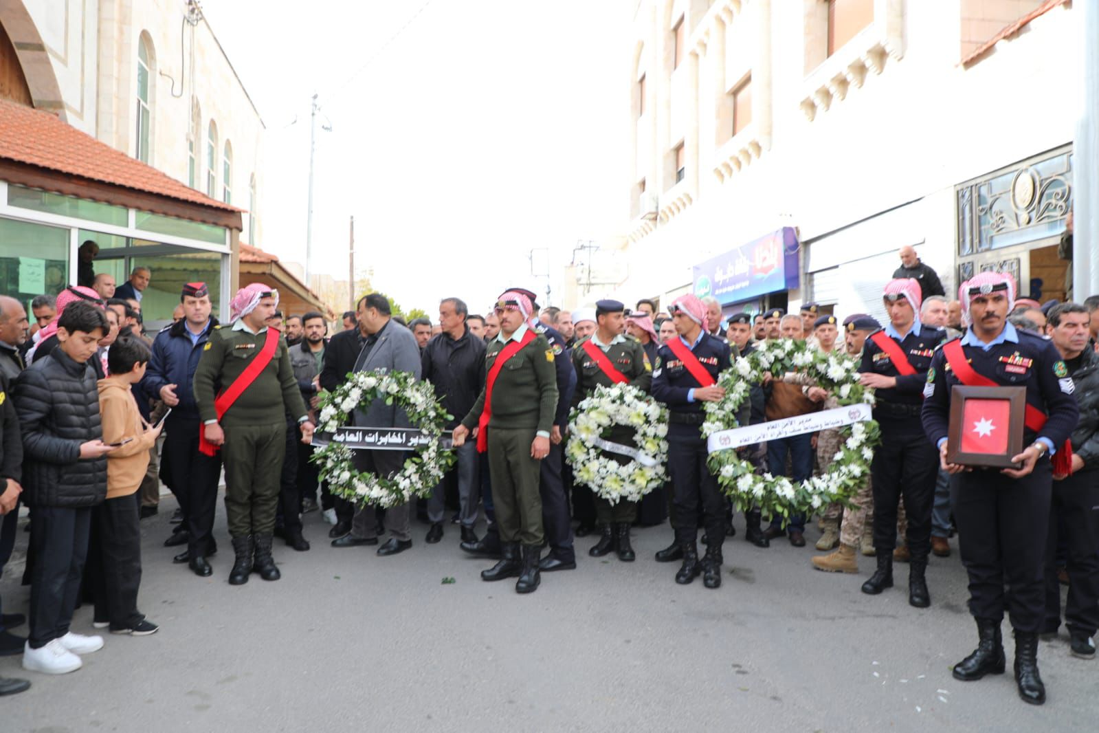 رئيس هيئة الأركان ينعى شهداء الواجب في مديرية الأمن العام