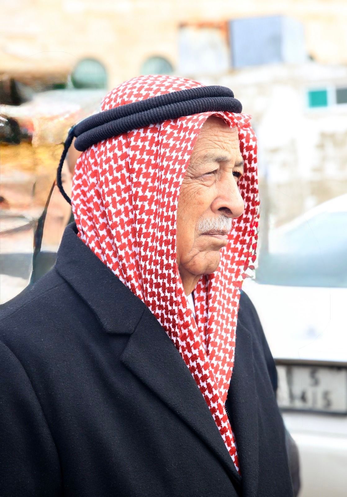 مندوبا عن الملك وولي العهد.. العيسوي يطمئن على صحة ضابط صف أُصيب بمداهمة أمنية لمطلوب خطير بقضايا مخدرات