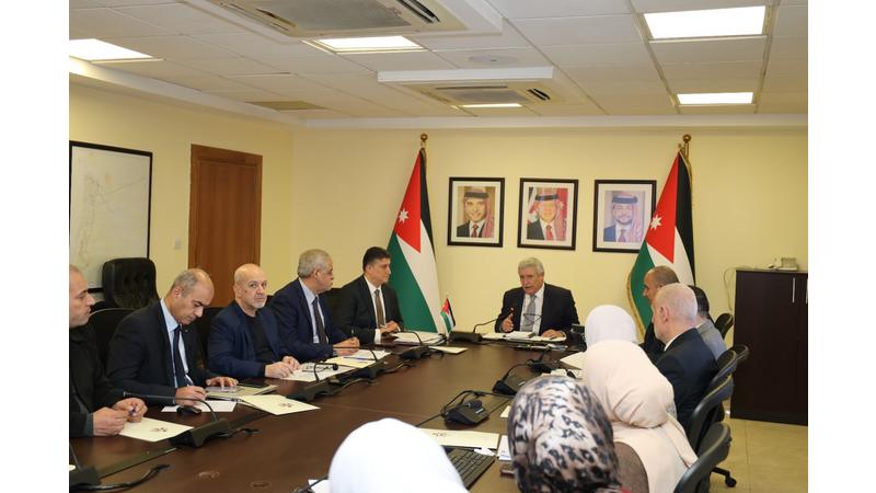 وزير النقل يترأس اجتماعا لمتابعة تنفيذ مشاريع التحديث الاقتصادي