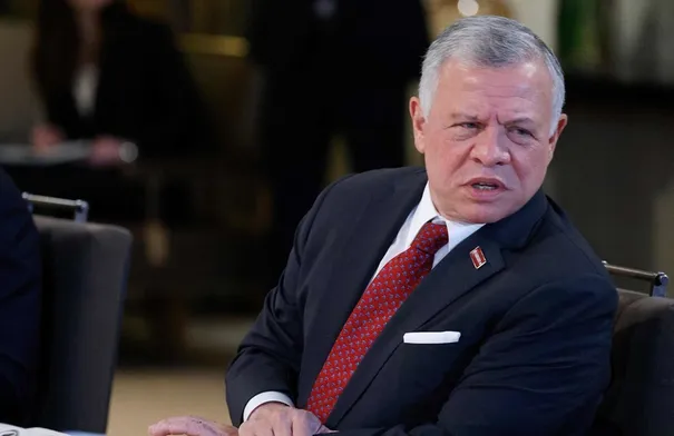 الملك يتلقى اتصالا هاتفيا من رئيس الوزراء العراقي