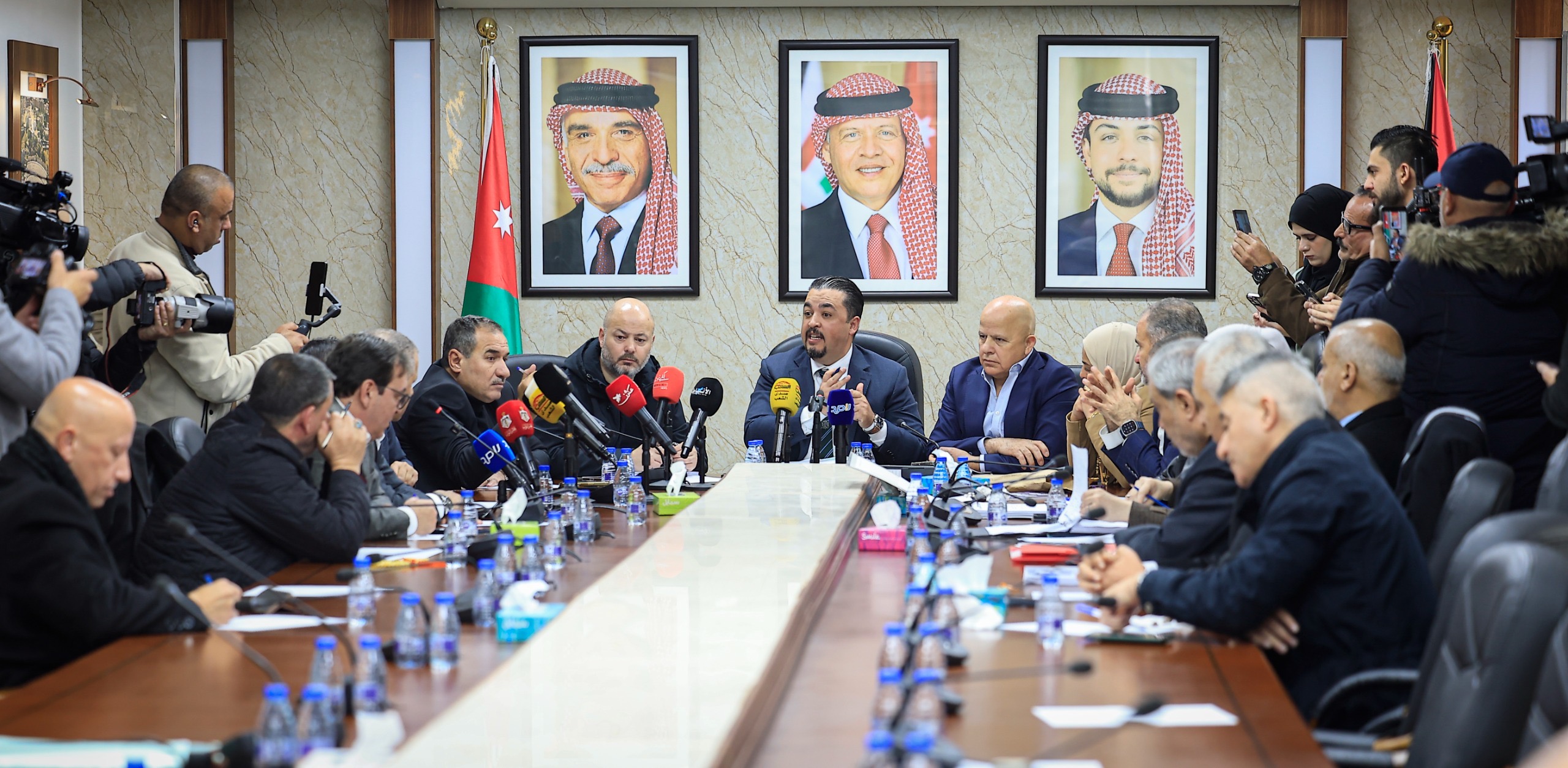 حواري خلال لقائه رؤساء تحرير وكتاب سياسيين: الحوار نهج تشاركي للوصول إلى صيغة توافقية حول معدل الضمان