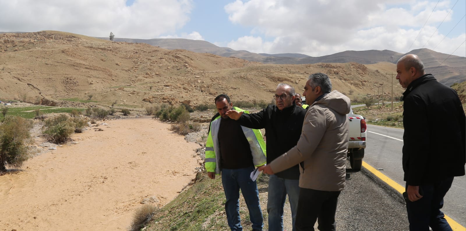 وزير الأشغال يتفقد طرق تضررت من السيول في الطفيلة والكرك