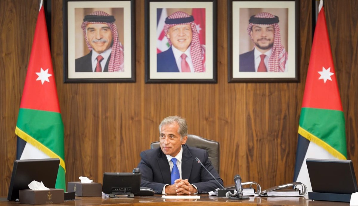 عاجل  حسان: عقوبات مشددة على المحتكرين تصل إلى 10 آلاف دينار وإغلاق المنشآت والحبس