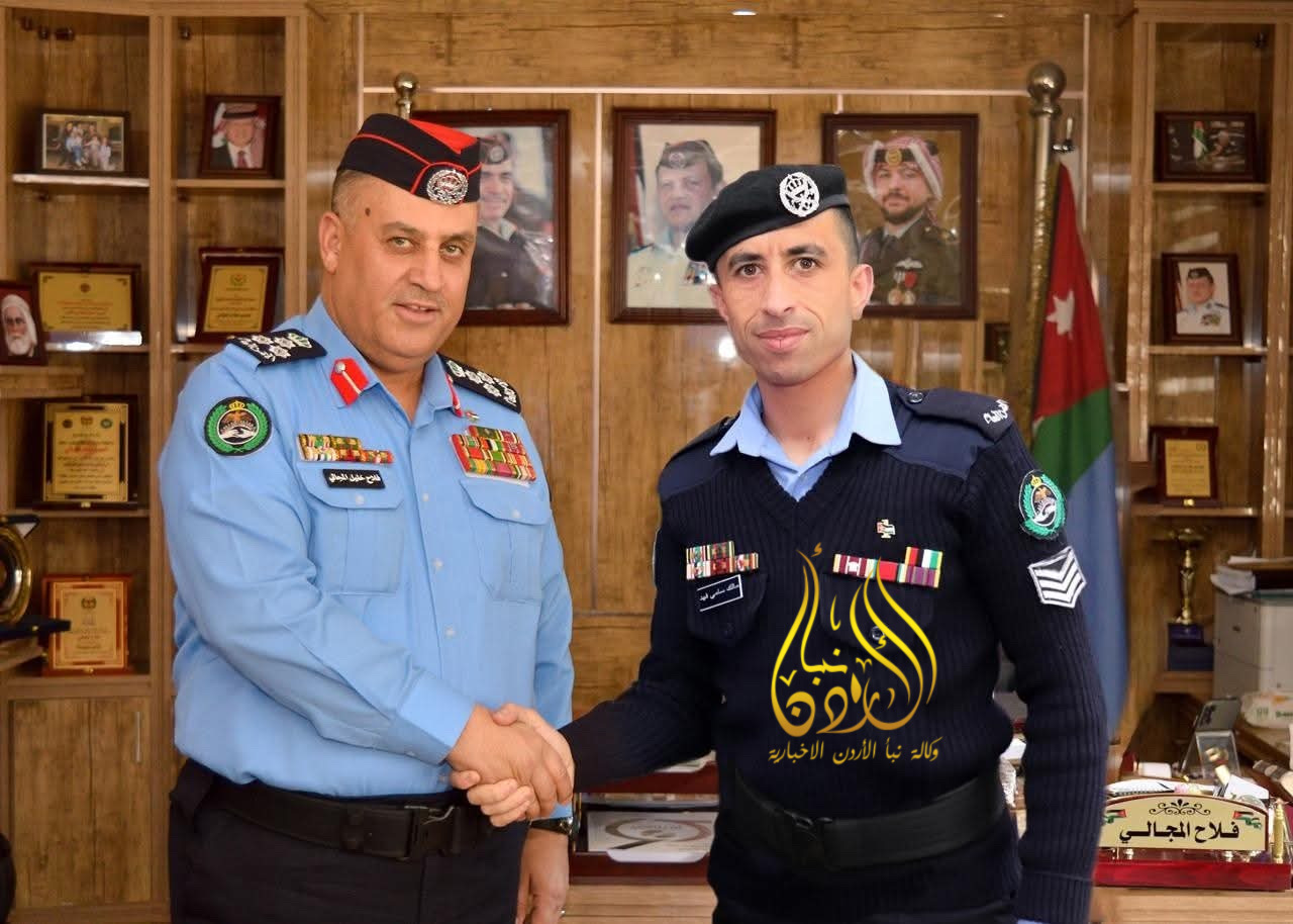 مدير الأمن العام يكرّم الرقيب مالك سامي فهد لشجاعته في إنقاذ أطفال من حريق