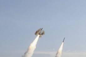 الدفاع الكويتية: رصد 3 صواريخ ومسيرات معادية داخل المجال الجوي