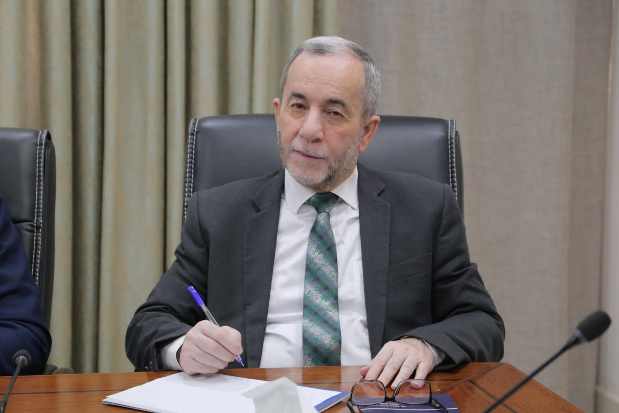 مشوقة يسأل الرئيس حسان عن عقود المعلمات في القطاع الخاص ويطالب بتشديد الرقابة