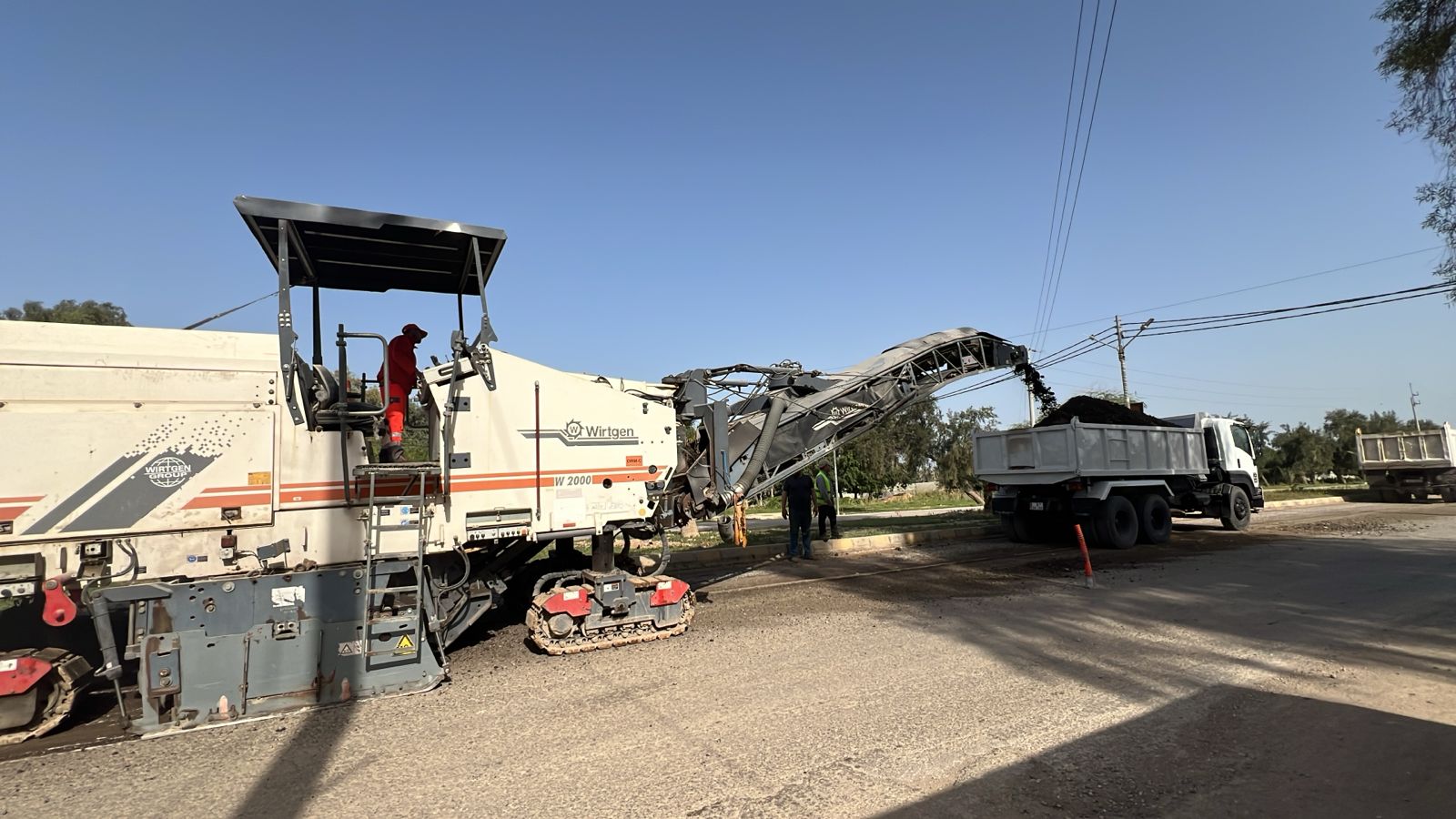 الأشغال تباشر صيانة طريق  دير علا الرئيسي من مثلث كفرنجه باتجاه دير علا ومثلث المصري