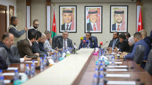 بحث المعيقات التي تواجه العاملين في قطاع مراكز اللياقة