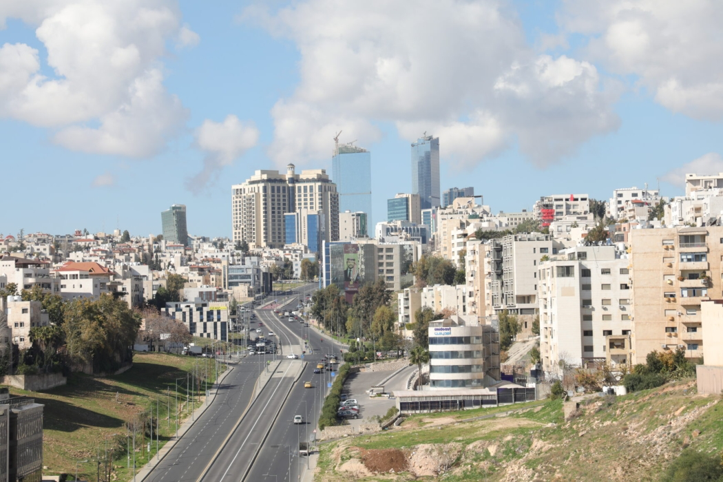 أجواء باردة نسبيًا وغائمة جزئيًا في أغلب المناطق