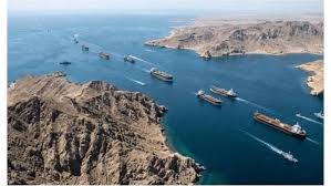 لأول مرة منذ الحرب.. سفن البحرية الأميركية تعبر هرمز