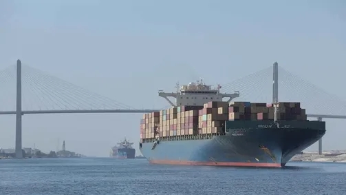 إيران تهدد بتعطيل التجارة في خليج عُمان والبحر الأحمر