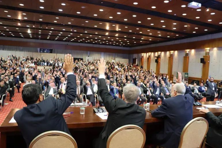 هروب من المقصلة وبقاء في زنزانة العقل الإخواني .. هل خلع جبهة العمل ثوبه أم غيّر لونه فقط؟