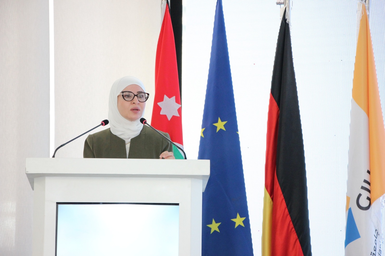 الزعبي : الأردن حقق تقدما في الاستراتيجية الوطنية للتجارة الإلكترونية إطلاق مشروع التجارة الرقمية الإقليمي يعزز تنافسية الاقتصاد الأردني