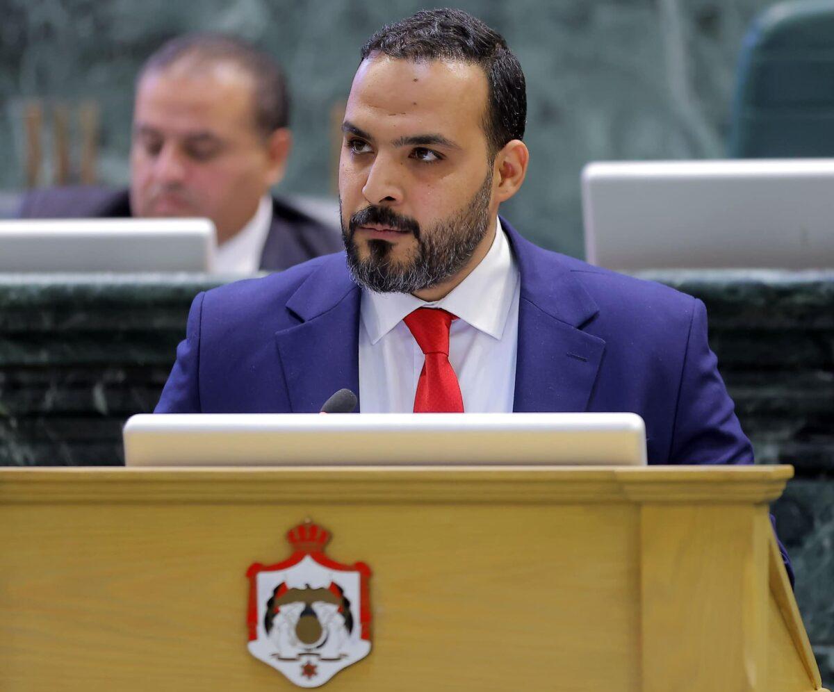 الهروط يسائل الحكومة: هل فشلت سياسات مكافحة التدخين في كبح الظاهرة؟